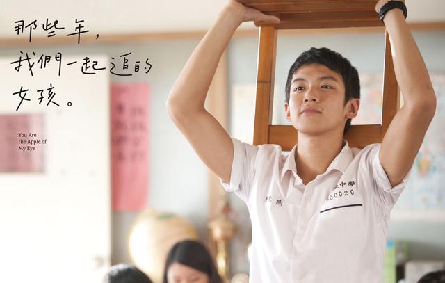 这几年@柯震东哭诉这几年真的很累 脸肿气质油腻认不出旁边林依晨秃成这样