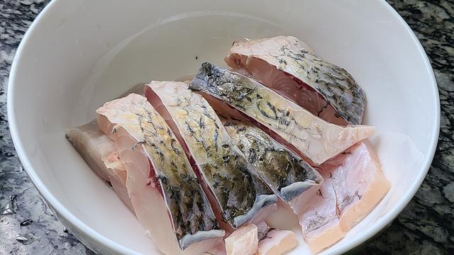 鱼肉这样做味道更香，做法简单又营养，我家经常吃的一道家常菜