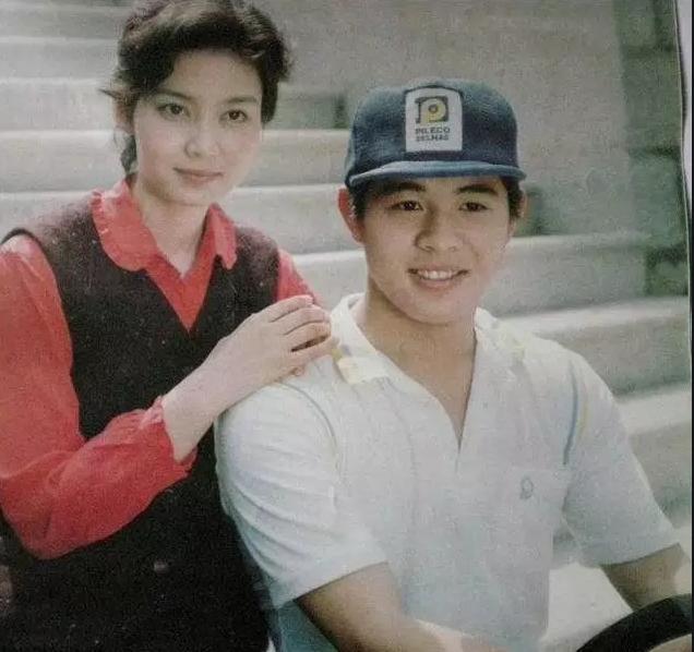 差点成赌王5太，李连杰为她抛弃原配，利智到底