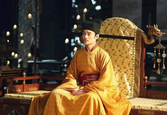 龙袍是帝王的象征，为什么到了宋朝，皇帝不穿黄龙袍？