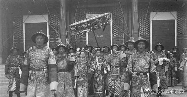 揭秘：终于知道李莲英长那么丑，慈禧还让他跟