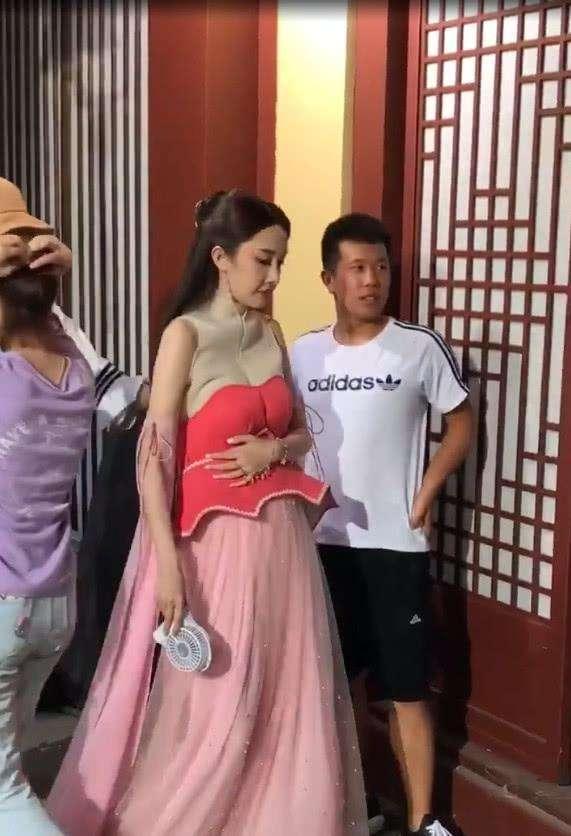 成爛片女王后的她，出名整容失敗還耍大牌，如今拍啥戲都翻不了身