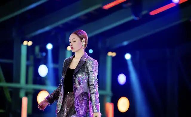 等着看宁静如何“兴风作浪”，没料到这个“刺儿头”认真了起来