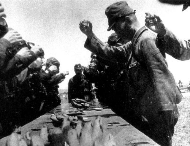 神风特攻队的飞行员是自愿的？关行男：我不去