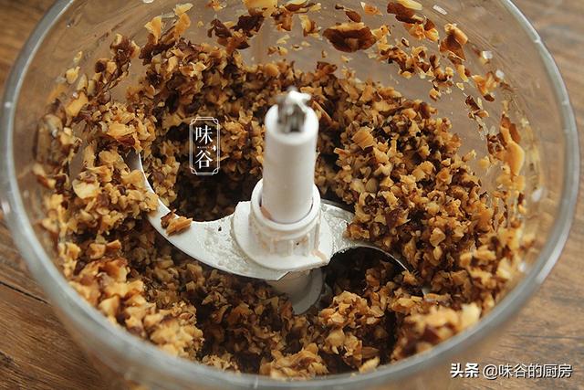 快立秋了，早餐饼这样做营养更足，皮薄馅多又美味，家人喜欢吃