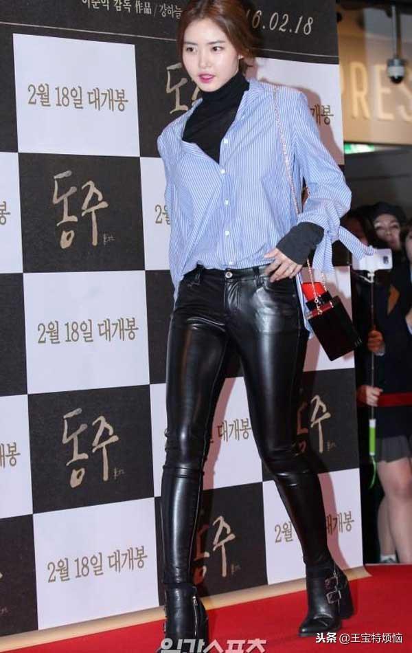 难怪韩国女明星都是皮裤控？穿上后，好身材想藏都藏不住