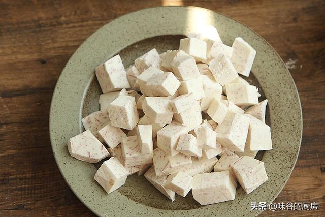 广东早茶必备的糕点，咸香软糯又不腻，一吃忘不掉，学会了不用买