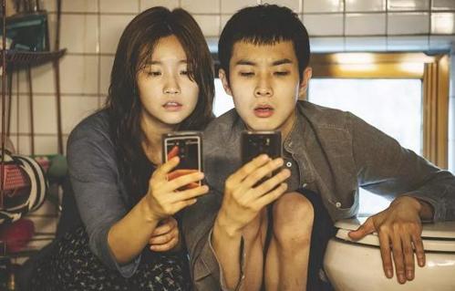 《釜山行2》上映，今年的黑马来袭，没有孔刘的丧尸片你还期待吗