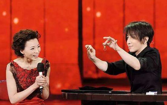 2013年，传王力宏在春晚后台，怒扇刘谦一巴掌，到底发生了什么事