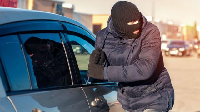 行驶证和驾驶证放车里有什么后果？交警：别这