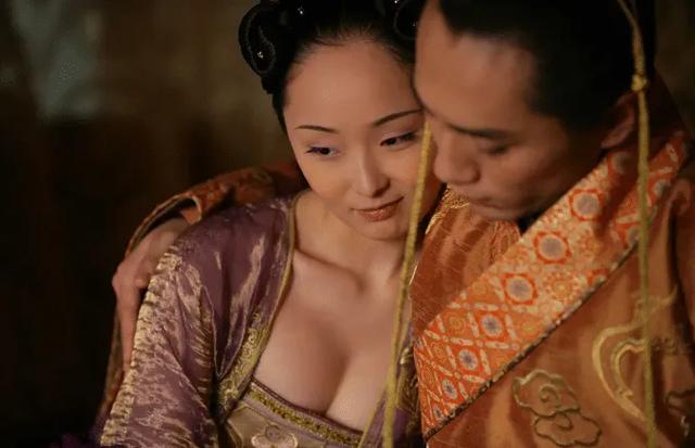 18岁就被张艺谋捧红，罗晋曾为她痴迷，如今32岁