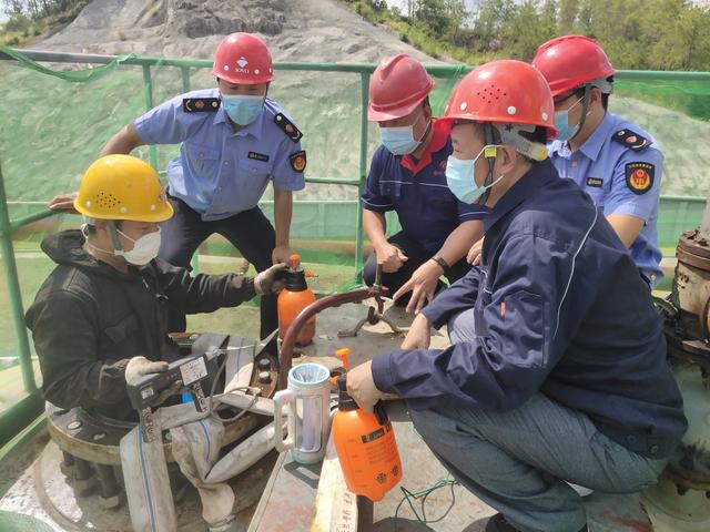 赣州：定期检验液化气储存罐 筑牢安全防线