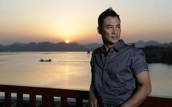 任达华能帮助刘德华解围“东北事件”，到底靠什么关系？