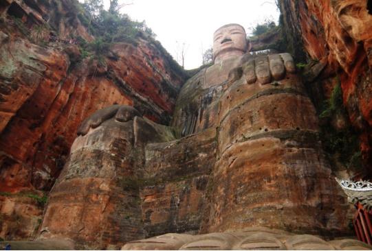 我国最真实的大佛，曾经一度闭眼四次，信徒们