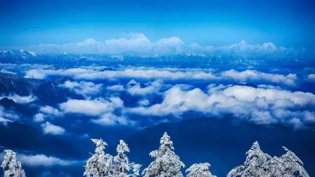 震撼！航拍四川名片峨眉山