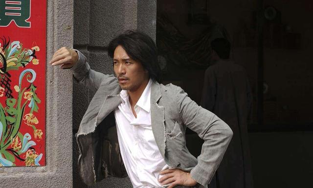 真以为周星驰破产了？近二十年电影没亏过，身价早已数十亿