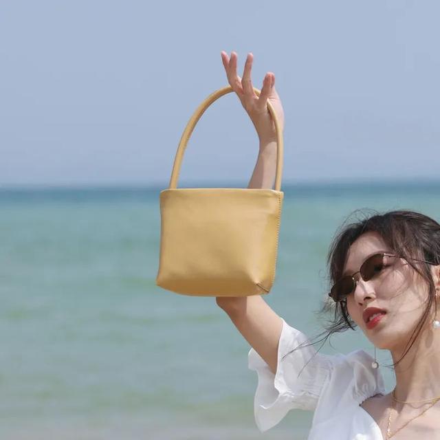 这 几 款春夏包包，背出去一定会被夸好看