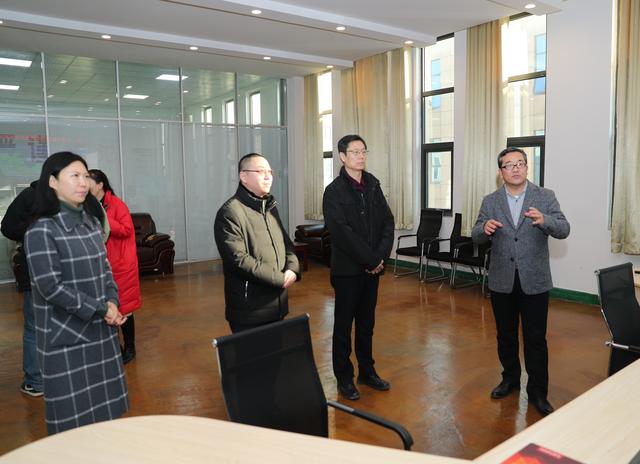 济南新材料产业园区管委会主任陈西武走访慰问园区企业专家人才