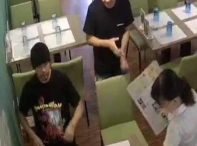 周杰伦吃面遭餐厅偷拍PO网后，连续发文炮轰：这是该有的服务吗？