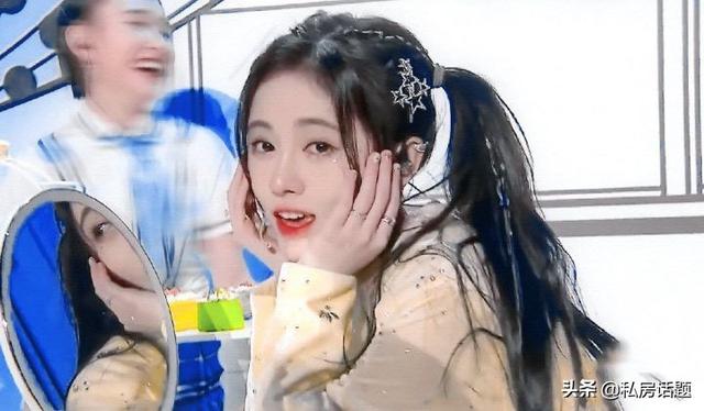 杨超越和鞠婧祎，一个初恋脸，一个高冷脸，你喜欢哪一个