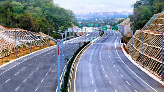 昆明机场北高速通车，是否成为滇中新区发展一大助推器？