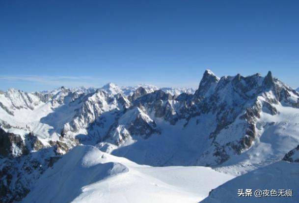 阿尔卑斯山出现粉红雪，美丽如同西瓜冰沙，专家却称是危险信号