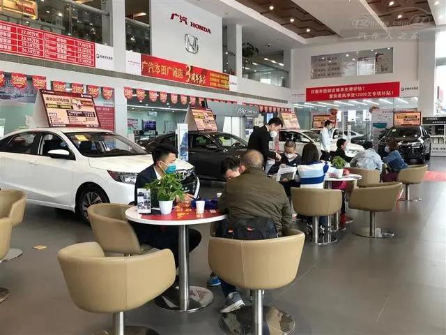 车市21个月来首次增长，特斯拉销量大跌6成，这个4月真没想到