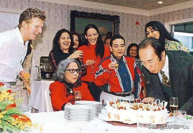 何鸿燊何氏家族悼文，留下四房十七杰，详细了