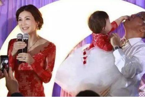 贾乐亭和周旭辉公司退市身败名裂，这两个娶了