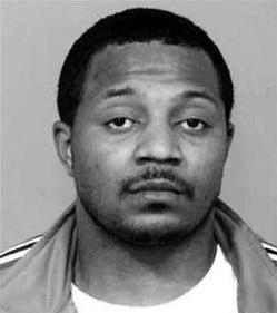 黑帮老大监狱称王，女狱警沦为“掌中”玩物，最小年仅24岁