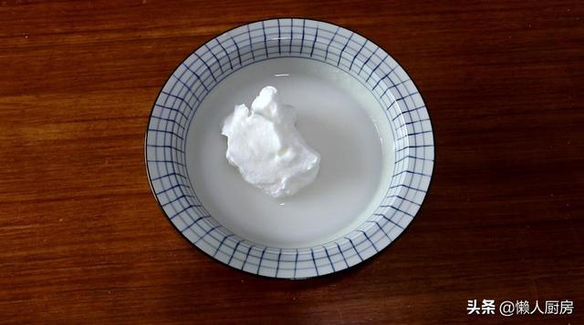 别只会给孩子买零食吃，用蛋清和米饭就能做米饼，没有添加剂