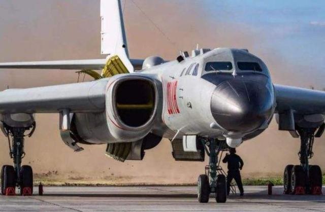 俄罗斯大爷：你们不开图-16了吧？中国空军：不