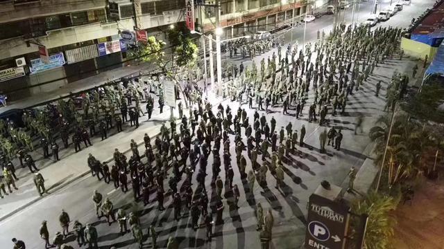 确诊数字逼近9千例，菲律宾马尼拉军警出动，铁
