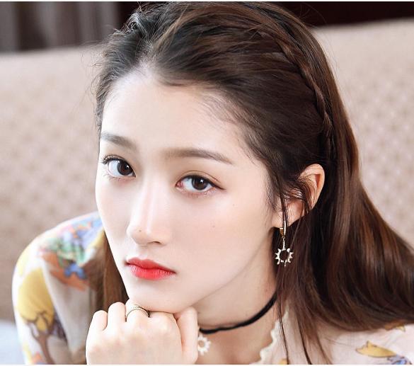 张雪迎和刘昊然晒中戏毕业证，北影学霸关晓彤