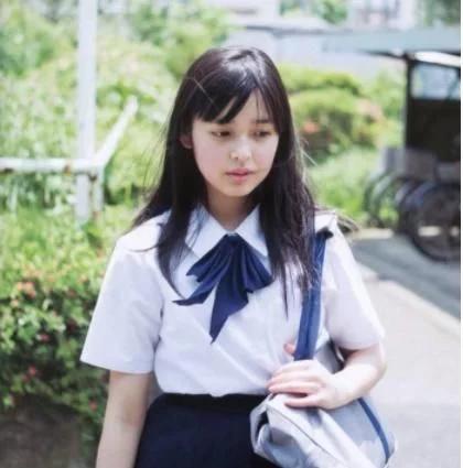 日本女生的校服走红，女星也跟风穿搭！网友：