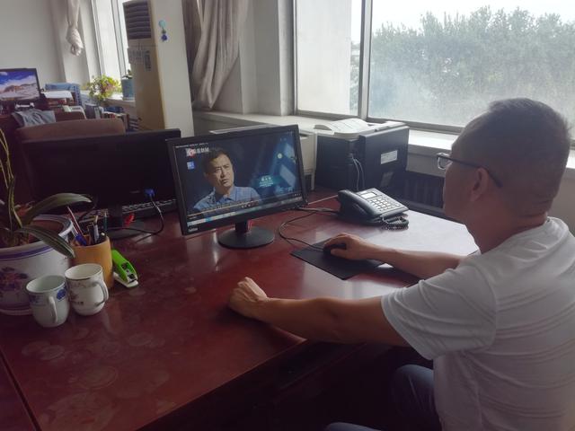 市科技局组织观看网络安全大型专题片《第五空间》