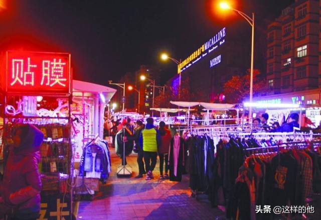 地摊经济登上“微博热搜”，有人直播摆地摊，