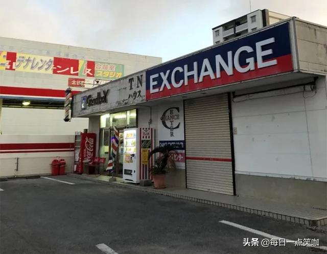 美国大兵疯了！打劫日本店铺，抢走65000美元，引