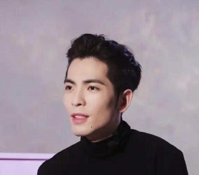 最容易崩塌，却崩塌不了的人设"雨神"萧敬腾