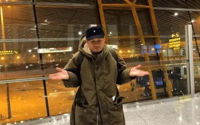 陈冠希不把他放在眼里，谢霆锋压得他抬不起头，如今成这副模样