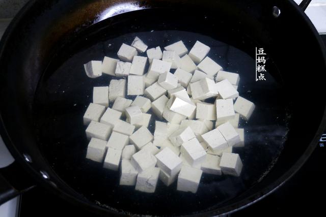 三伏天，学做香辣豆腐包子，简单易上手，又省时又好吃