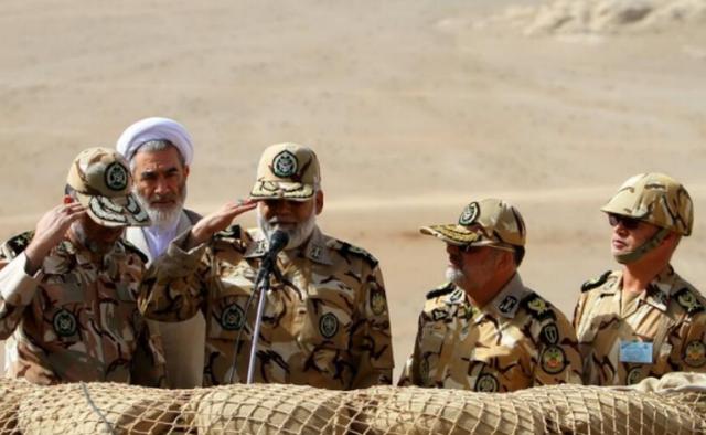 伊朗备战阿曼湾，2000枚导弹就位，舰队24小时待