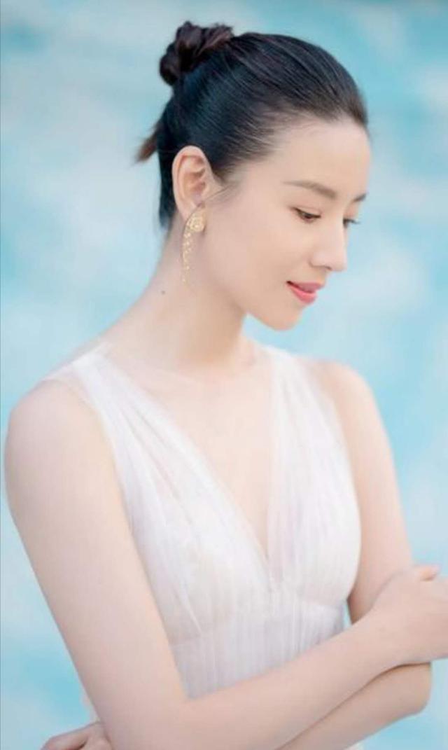 40岁潘粤明被情所伤，是否还会和董洁复合？他的回答让我手动点赞