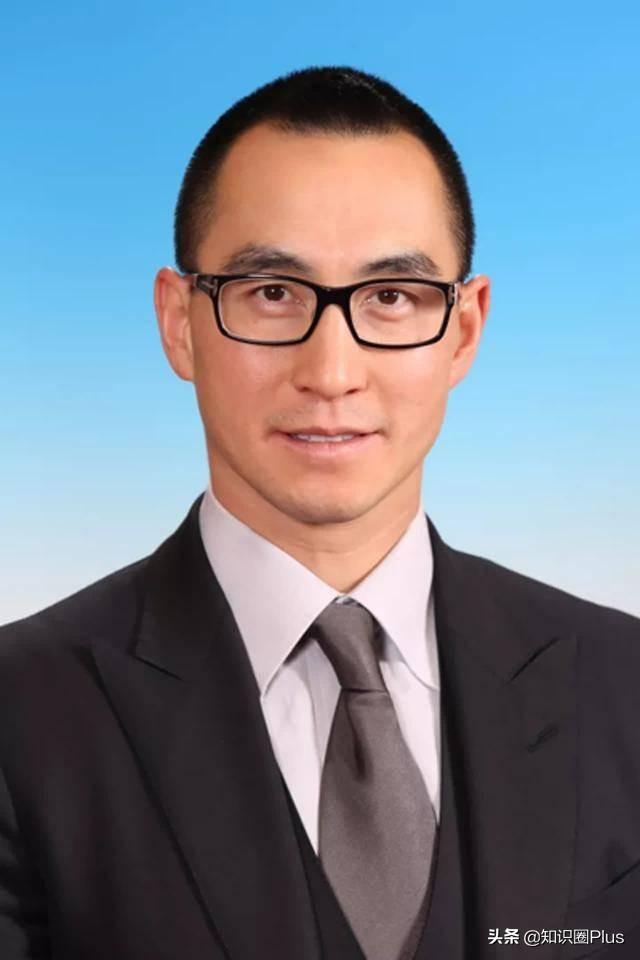 何鸿燊何氏家族悼文，留下四房十七杰，详细了