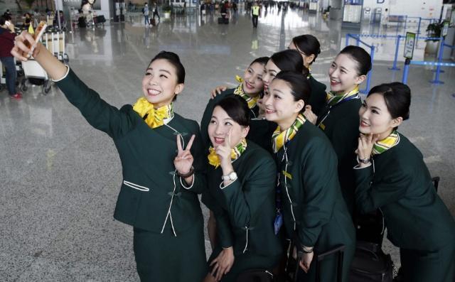 为啥日本空姐会不停送吃的给头等舱乘客？今天