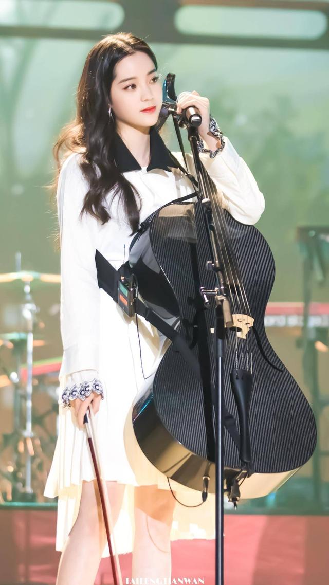 万千宠爱的天才少女：年轻可爱还不够，展示高