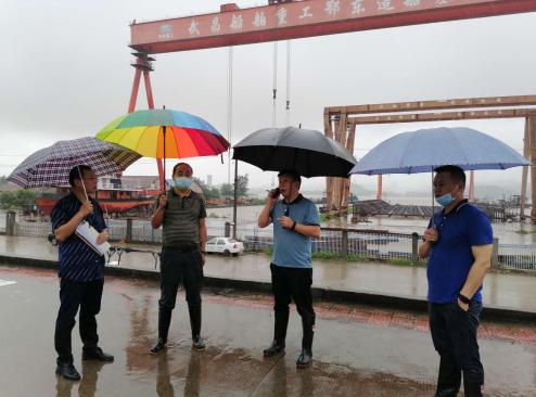 湖北武穴：暴雨猛袭，叶林和住建局党员干部下沉社区合力防汛