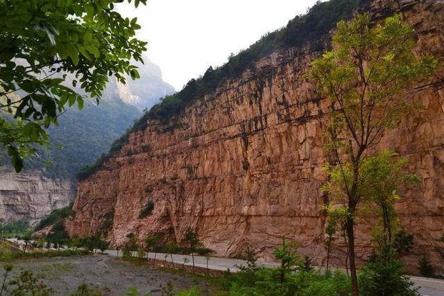 山西又一景点走红，人称三晋“绿宝石”，天成胜景不输九寨沟