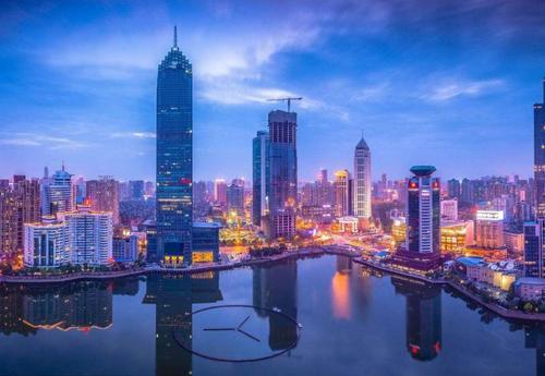 紧走慢走，一天走不出大汉口，如何客观地形容武汉有多大？