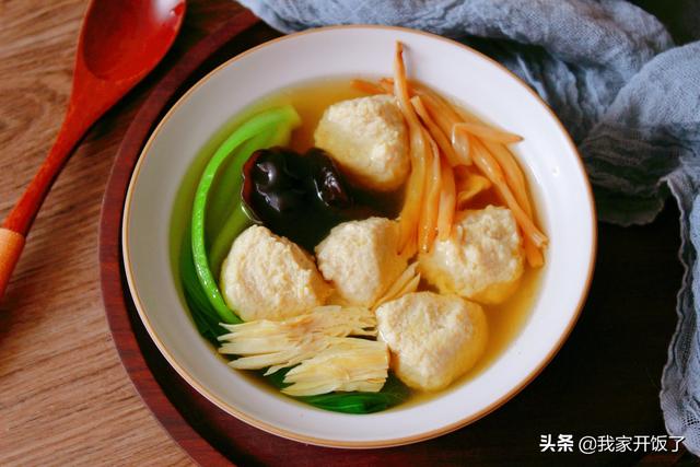 减肥小姐姐爱喝的丸子汤，无油烟，高蛋白，滋味鲜美，好喝又实惠